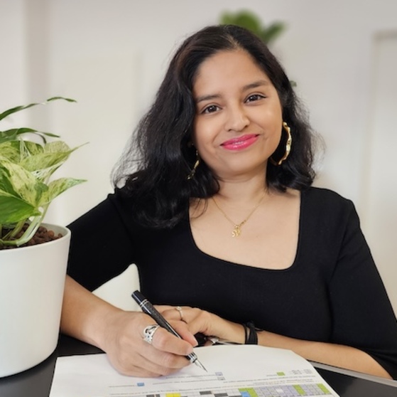 anagha deshpande schaut in die kamera
